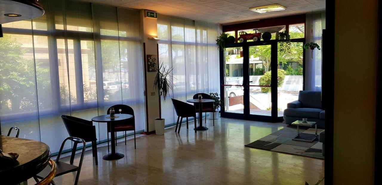 Rivazzurra Hotel Pesaro Extérieur photo