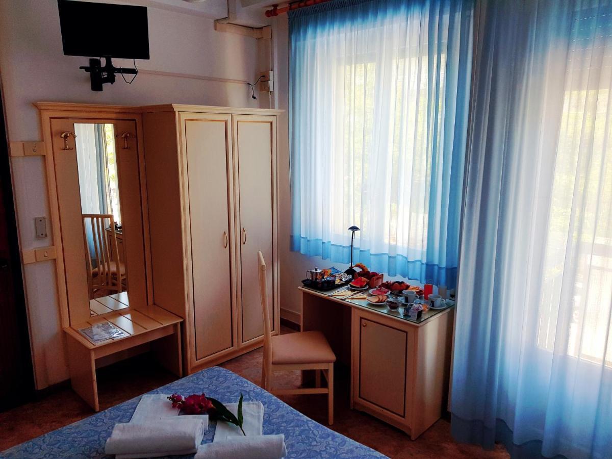 Rivazzurra Hotel Pesaro Extérieur photo