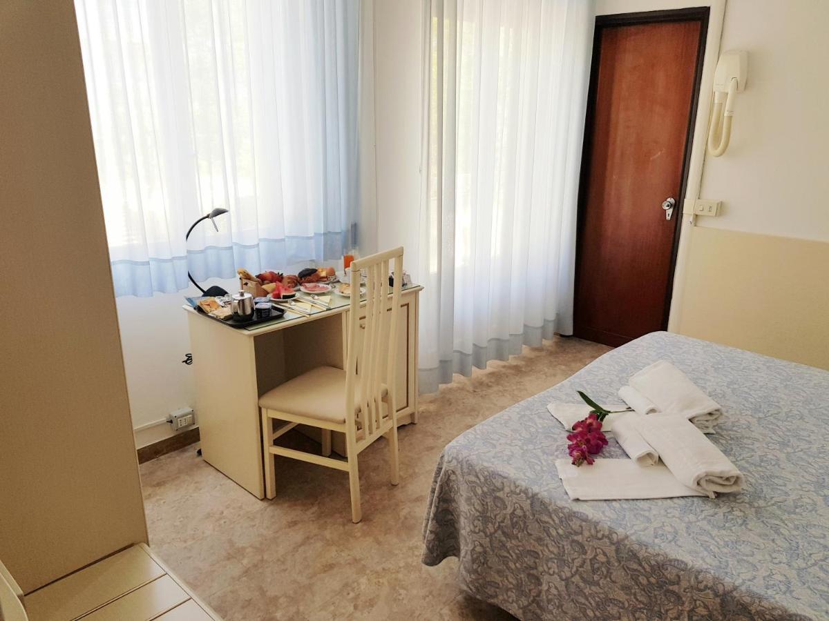 Rivazzurra Hotel Pesaro Extérieur photo